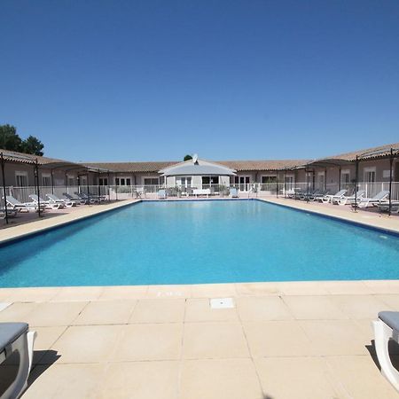 Hotel Saint Louis Le Thor Bagian luar foto