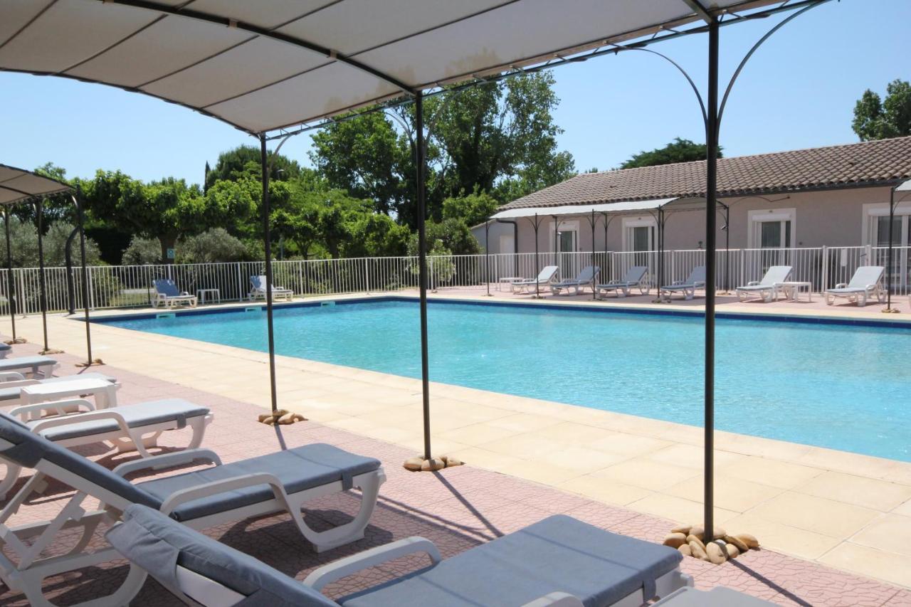 Hotel Saint Louis Le Thor Bagian luar foto