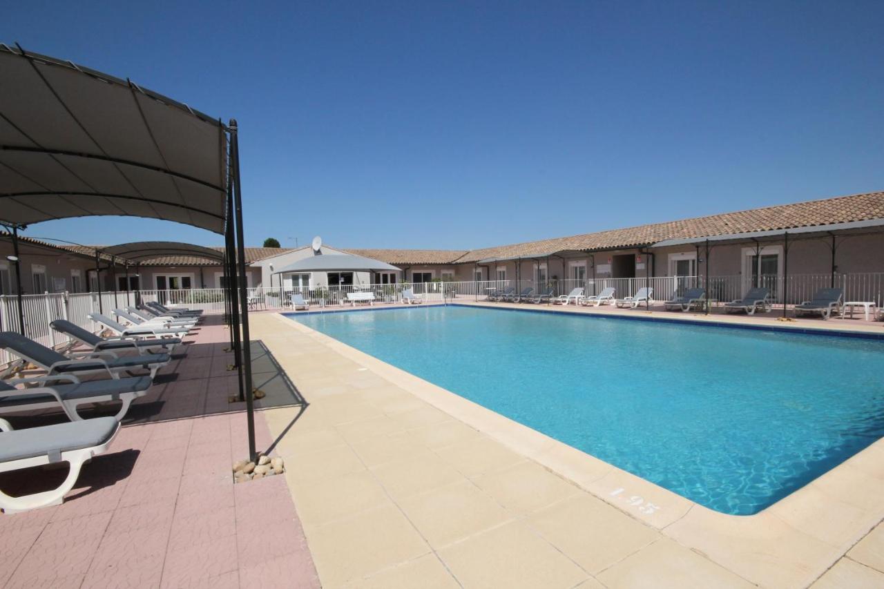 Hotel Saint Louis Le Thor Bagian luar foto