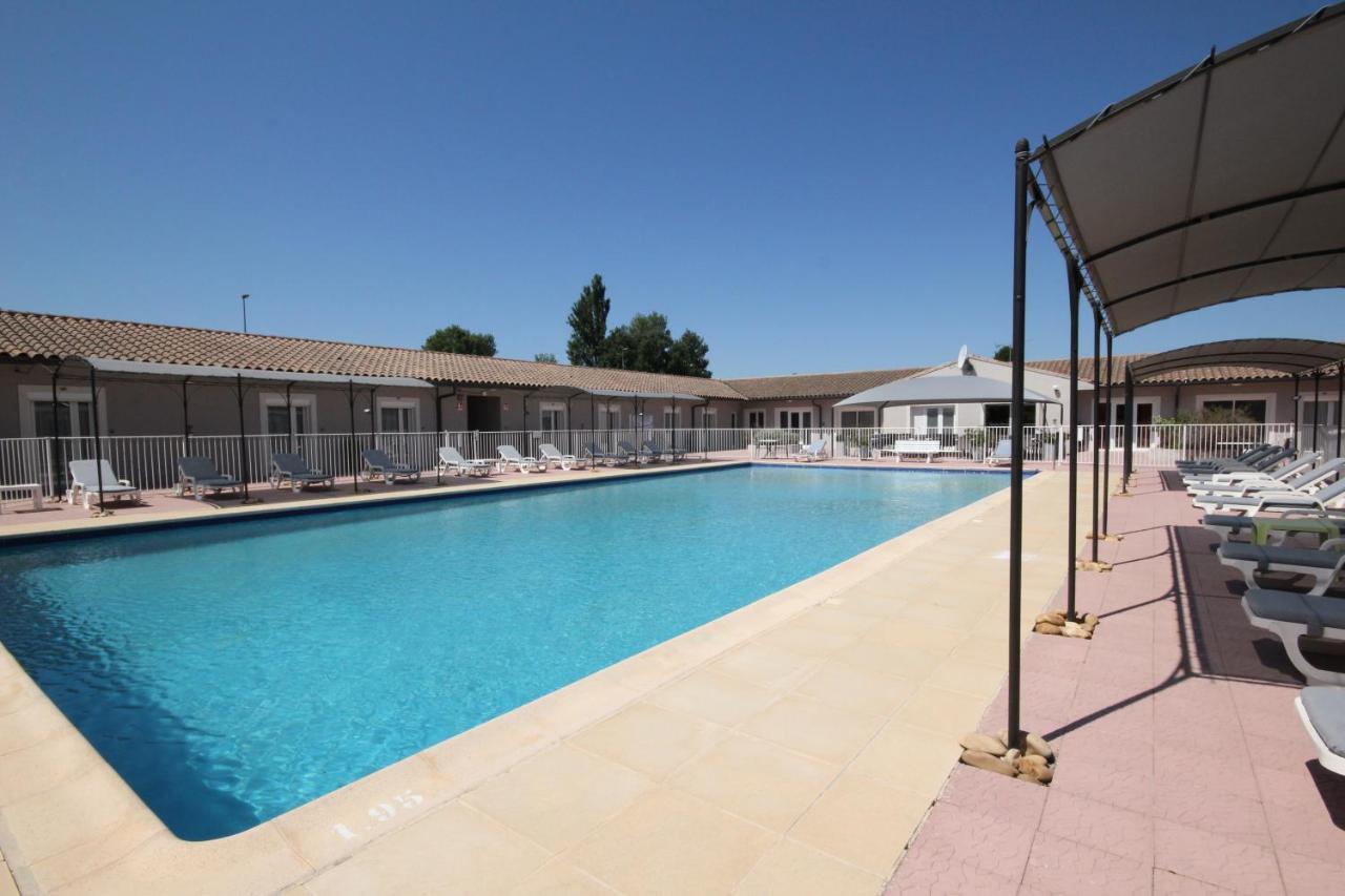 Hotel Saint Louis Le Thor Bagian luar foto