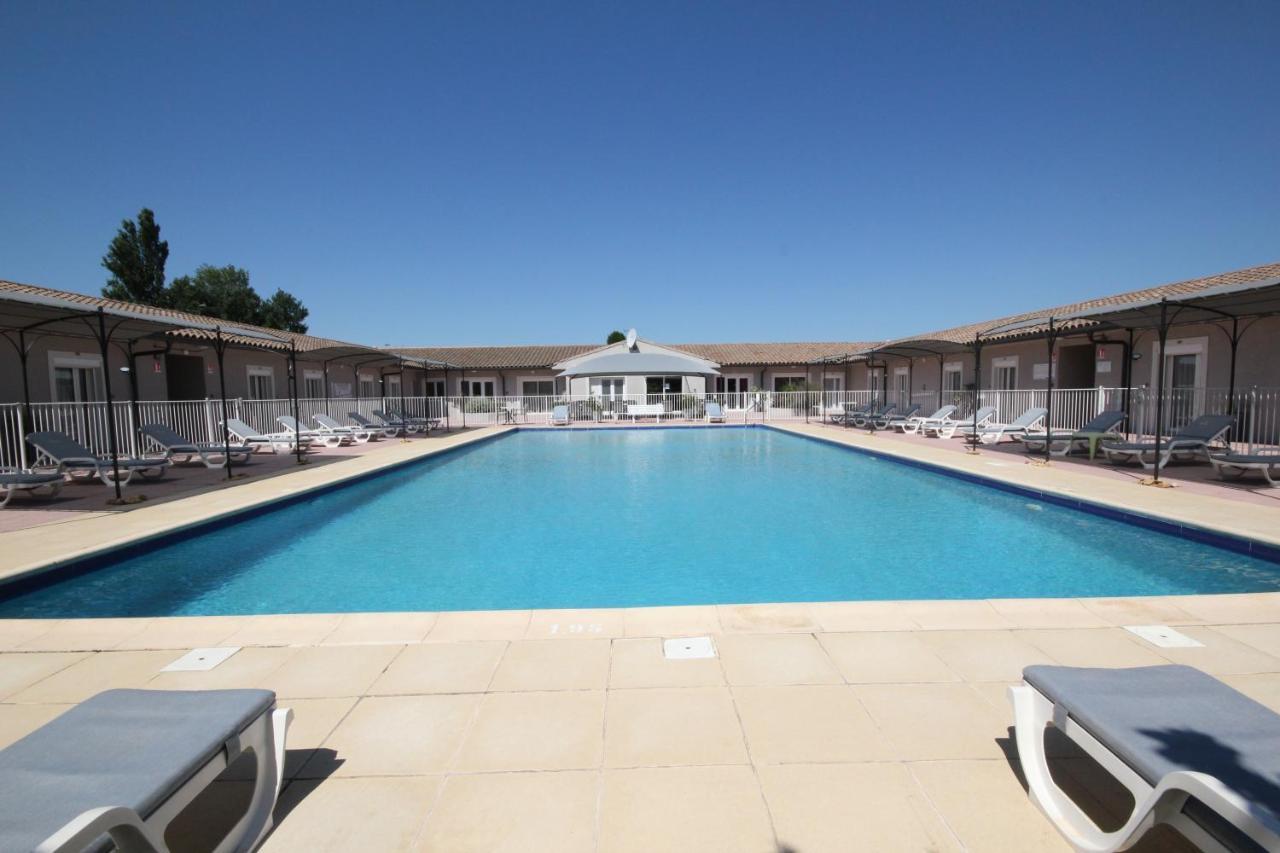 Hotel Saint Louis Le Thor Bagian luar foto