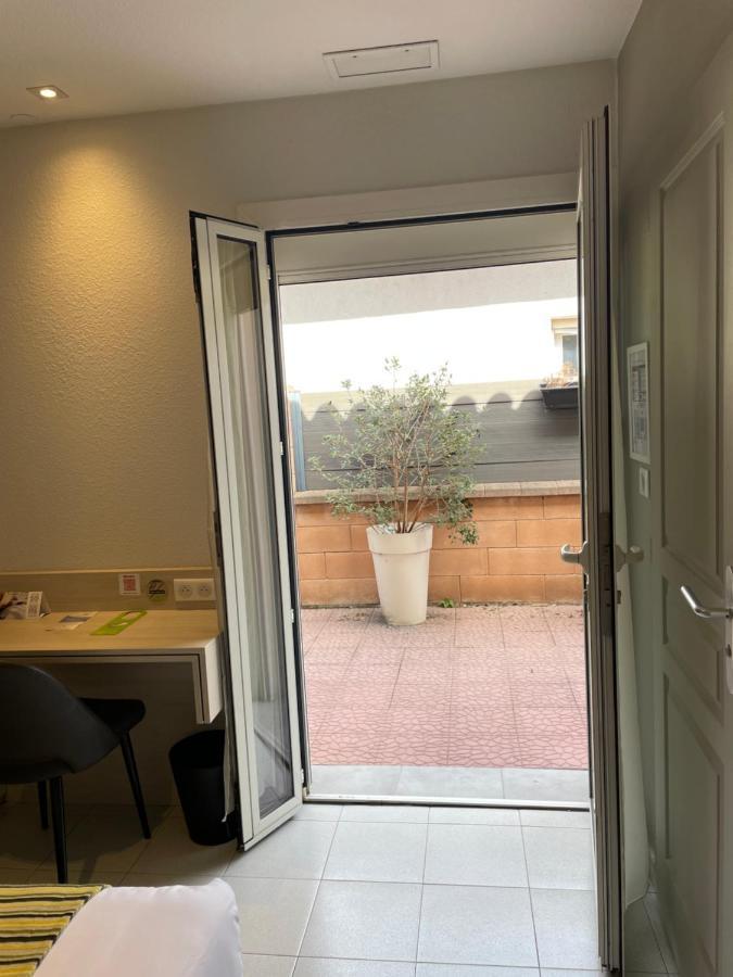 Hotel Saint Louis Le Thor Bagian luar foto