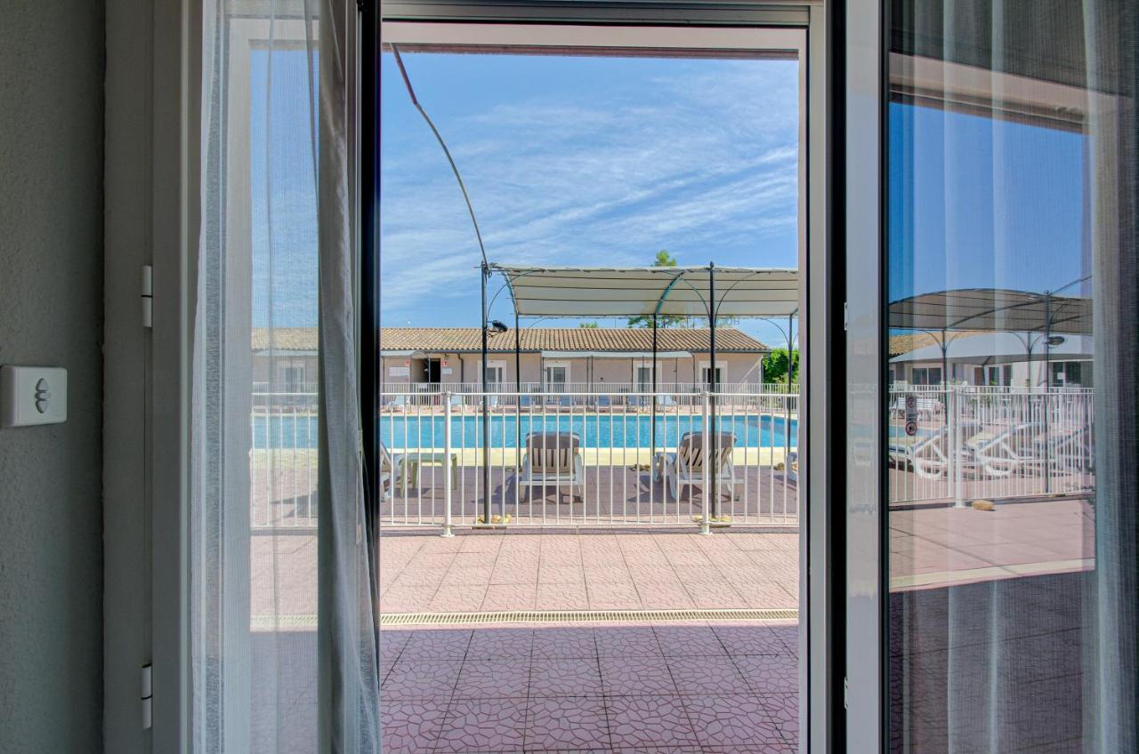 Hotel Saint Louis Le Thor Bagian luar foto