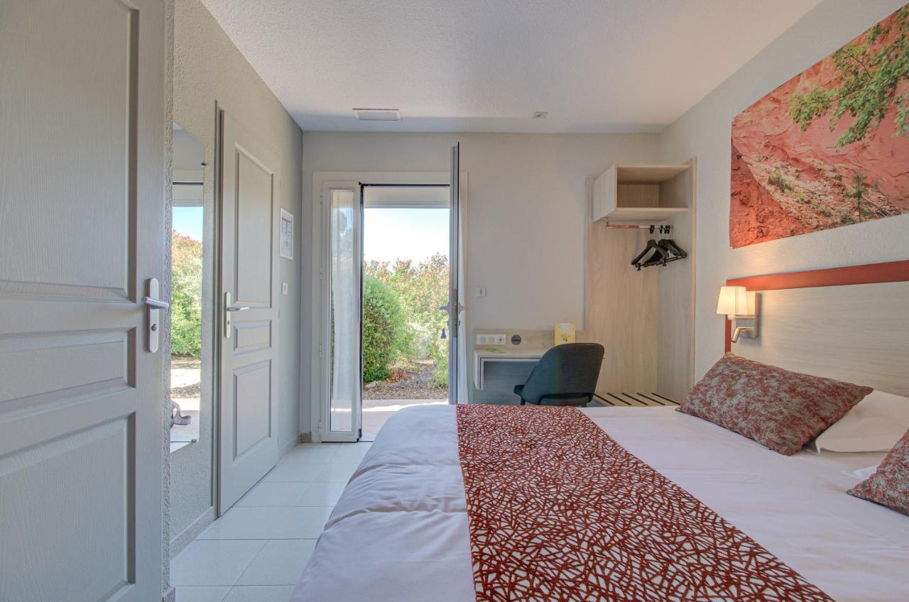 Hotel Saint Louis Le Thor Bagian luar foto