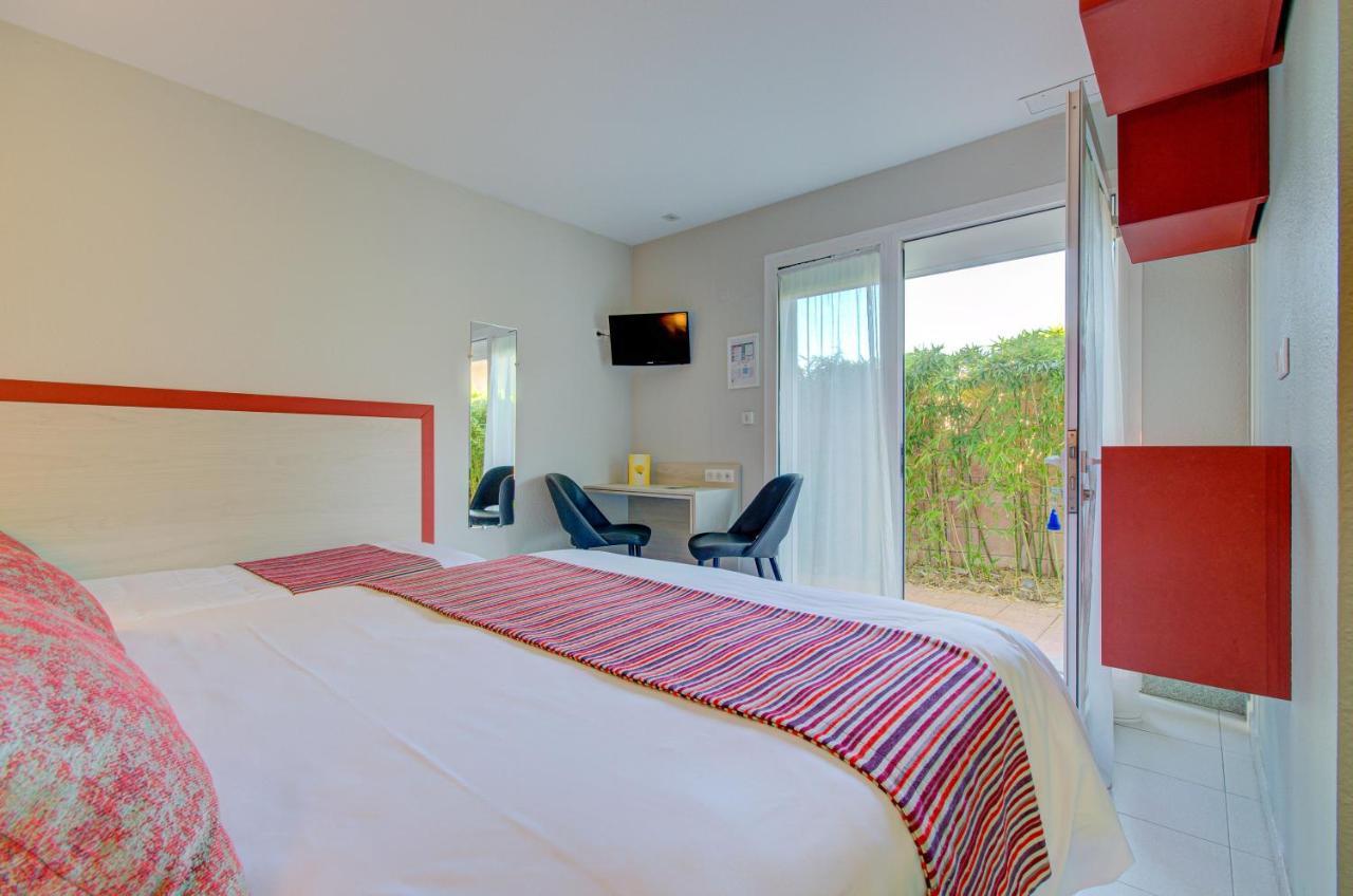 Hotel Saint Louis Le Thor Bagian luar foto