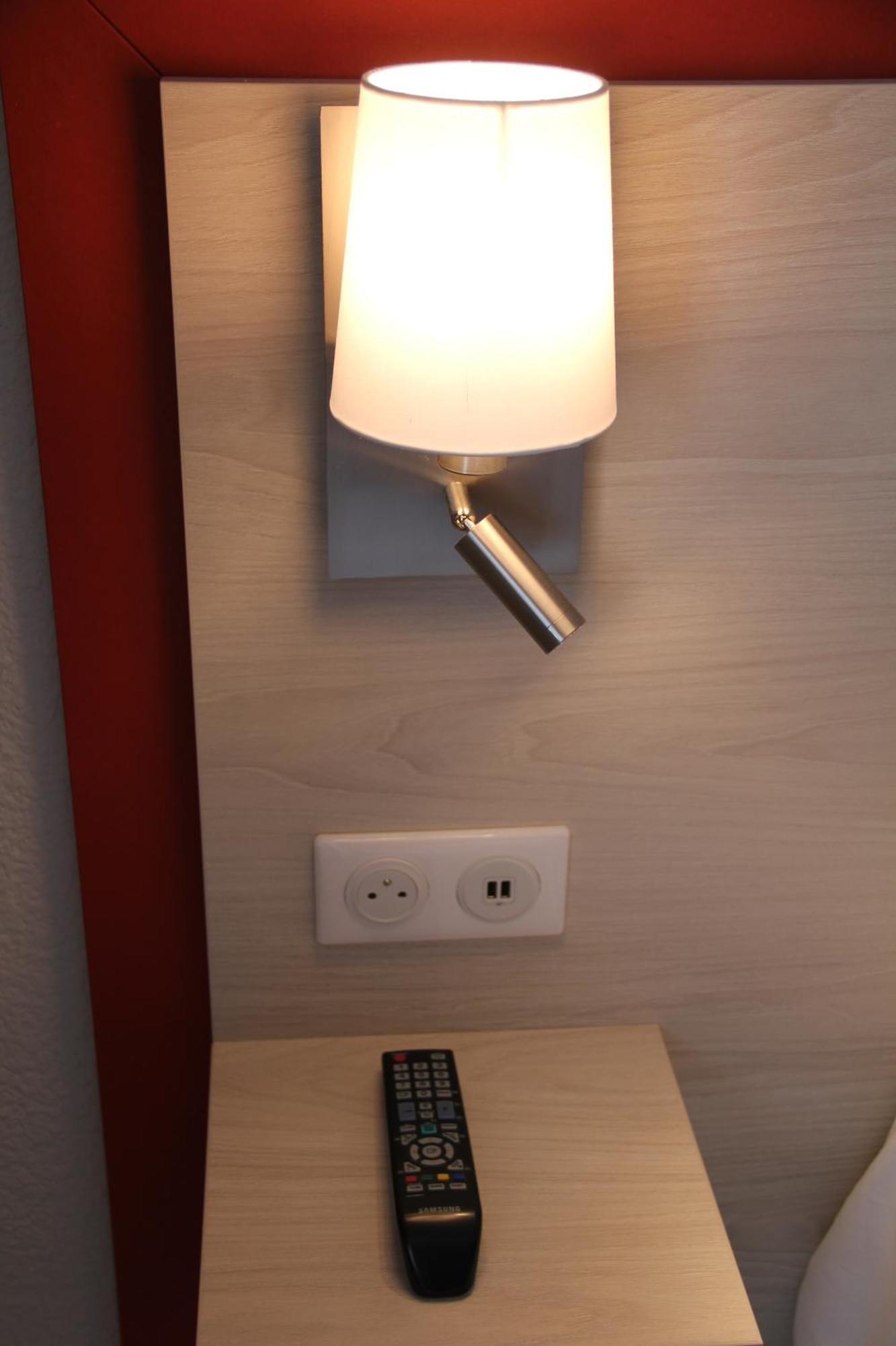 Hotel Saint Louis Le Thor Bagian luar foto