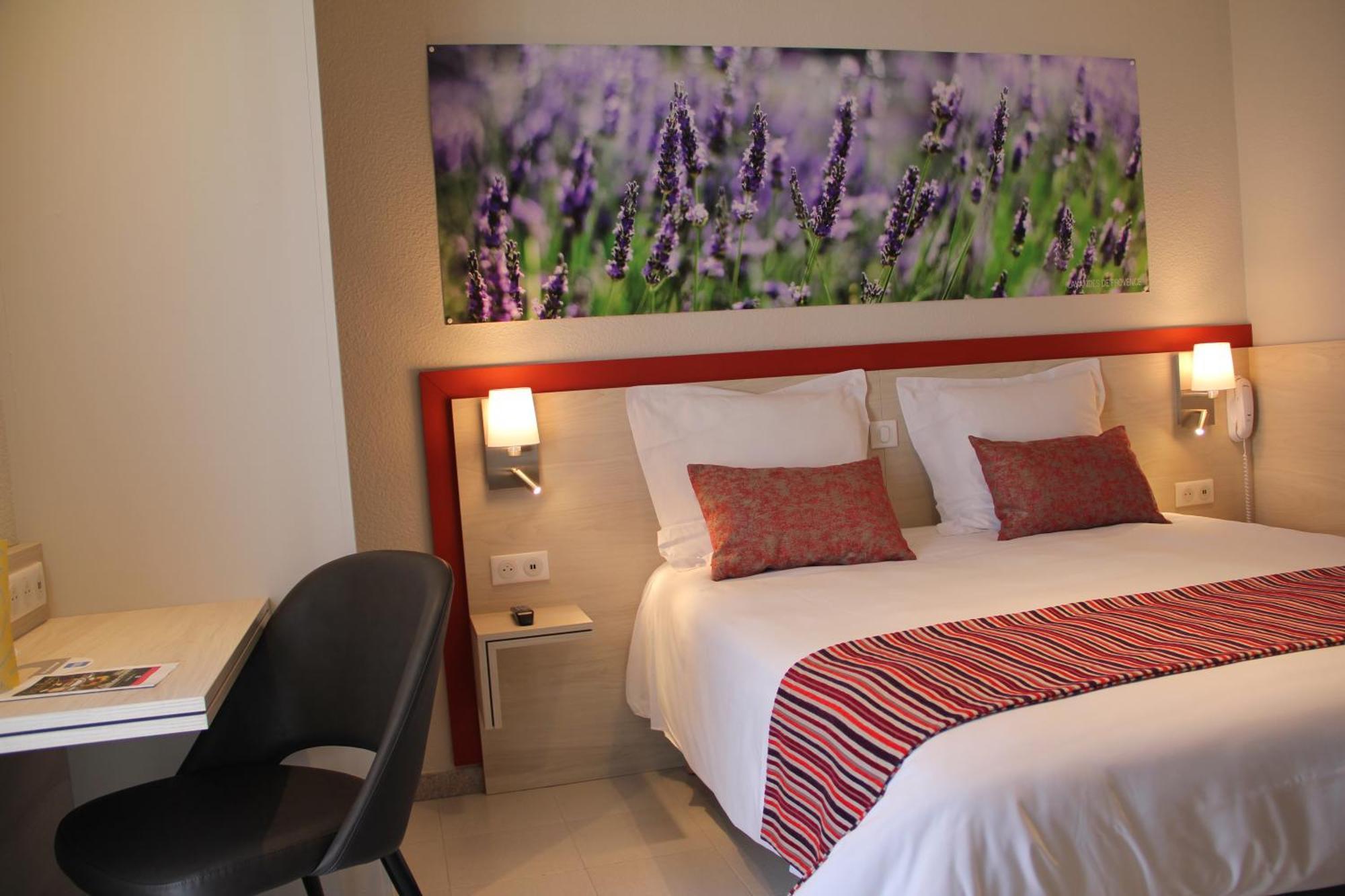 Hotel Saint Louis Le Thor Bagian luar foto