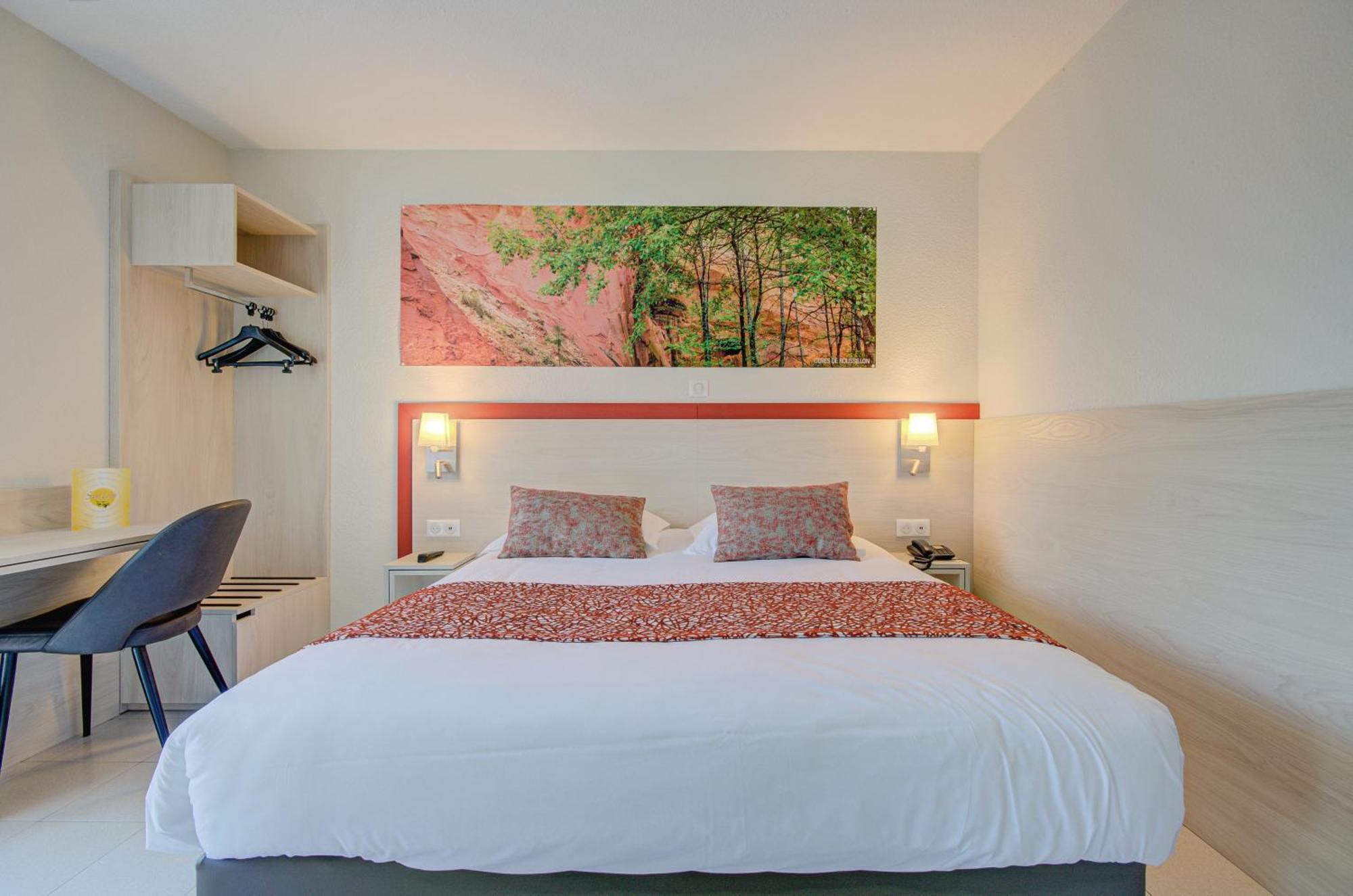 Hotel Saint Louis Le Thor Bagian luar foto