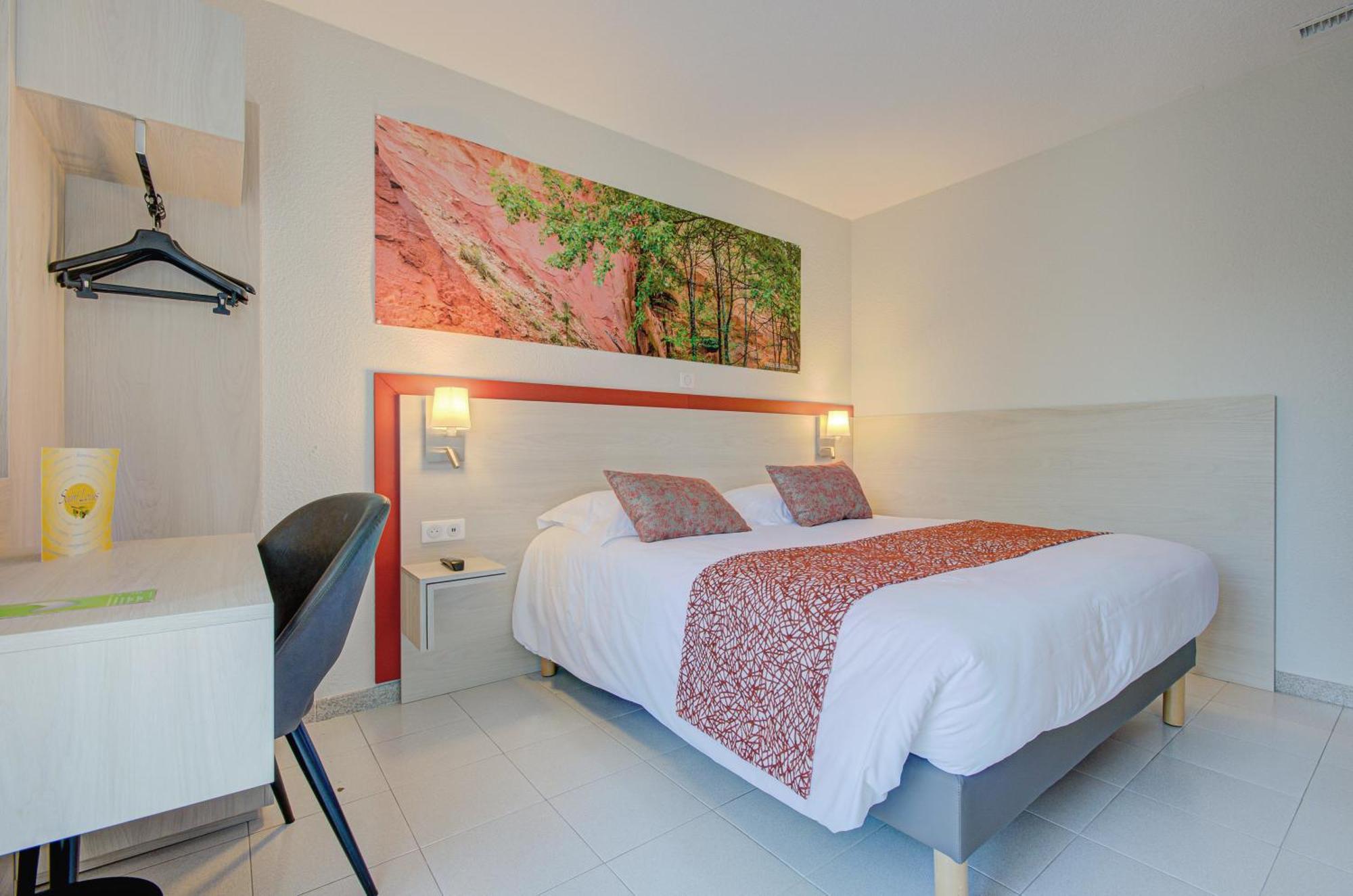 Hotel Saint Louis Le Thor Bagian luar foto