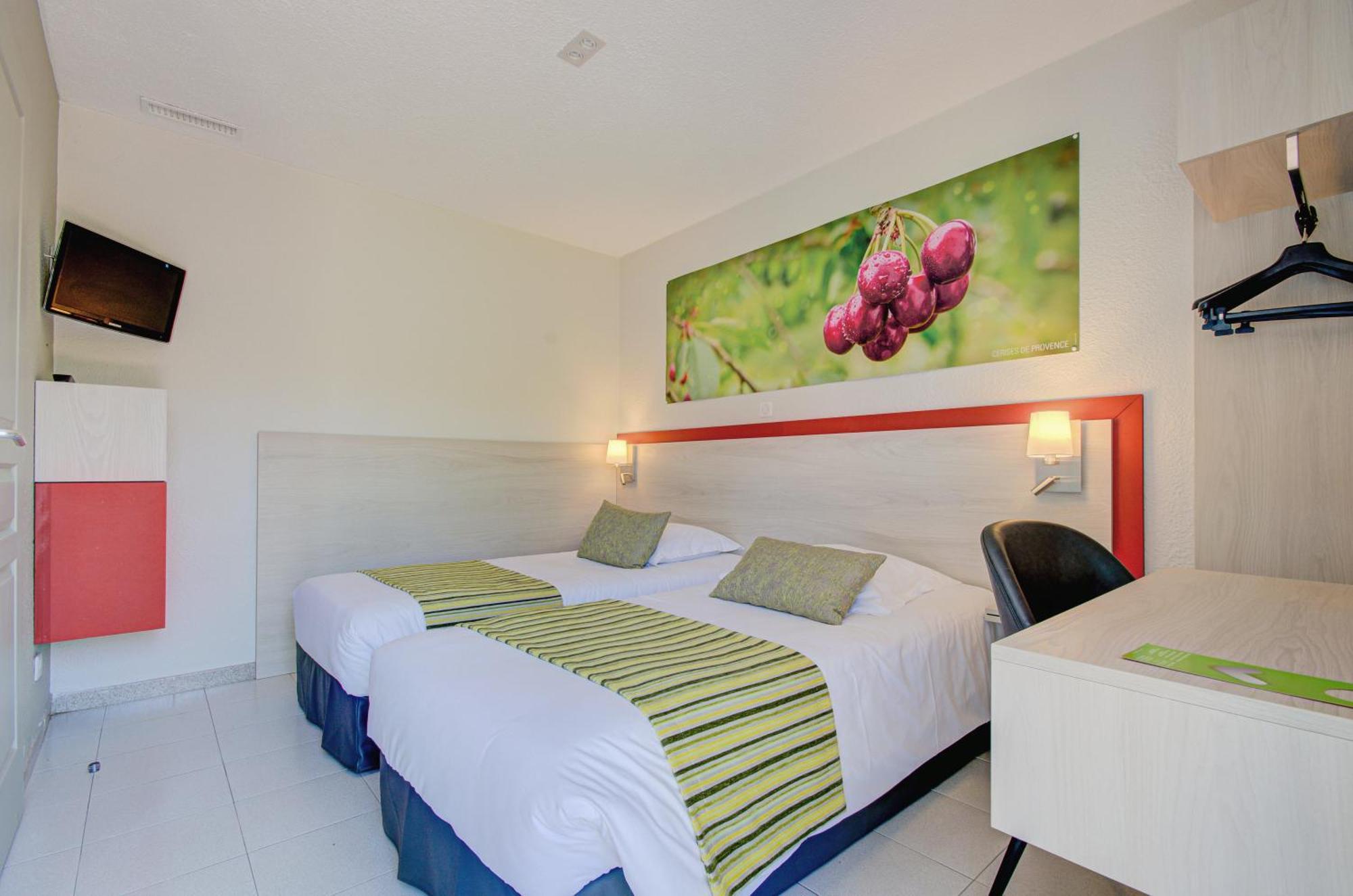 Hotel Saint Louis Le Thor Bagian luar foto