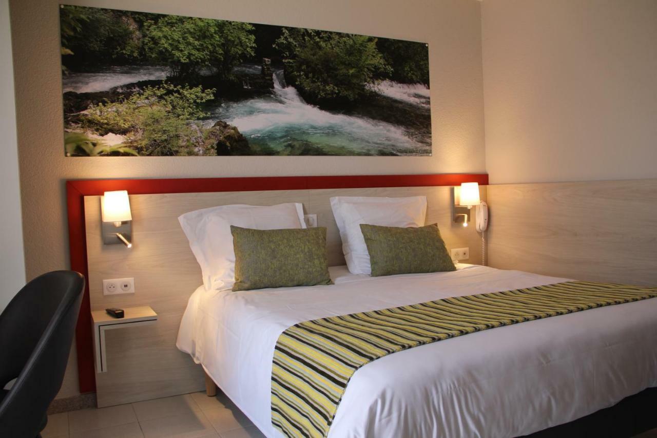 Hotel Saint Louis Le Thor Bagian luar foto