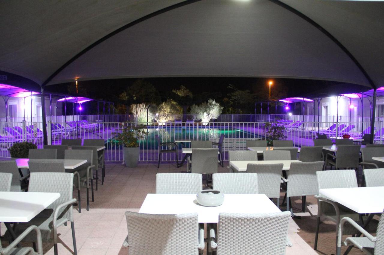 Hotel Saint Louis Le Thor Bagian luar foto