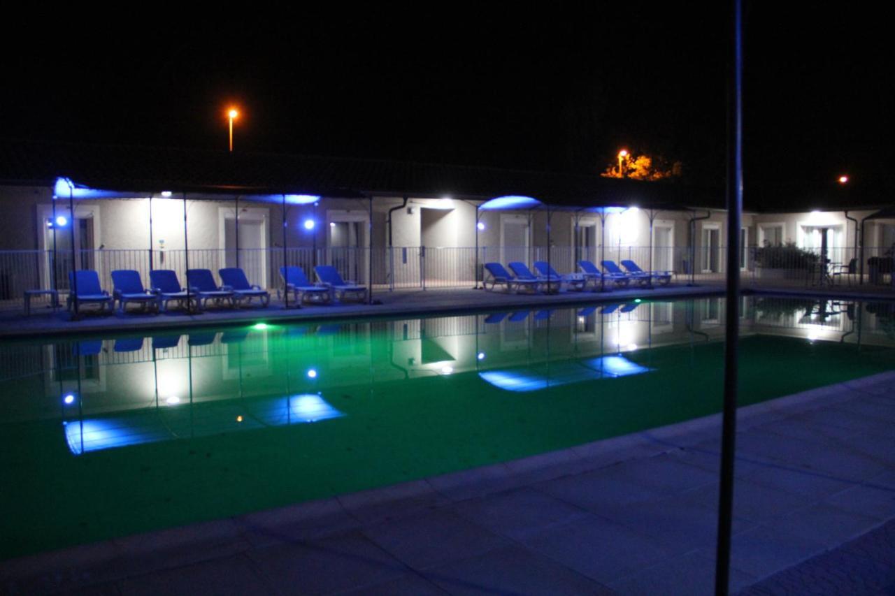 Hotel Saint Louis Le Thor Bagian luar foto