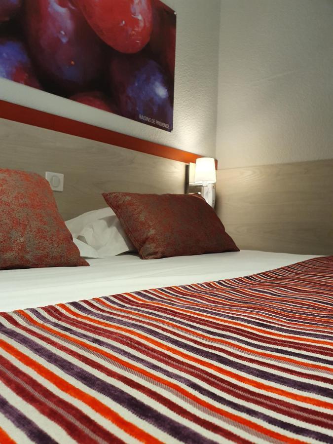 Hotel Saint Louis Le Thor Bagian luar foto