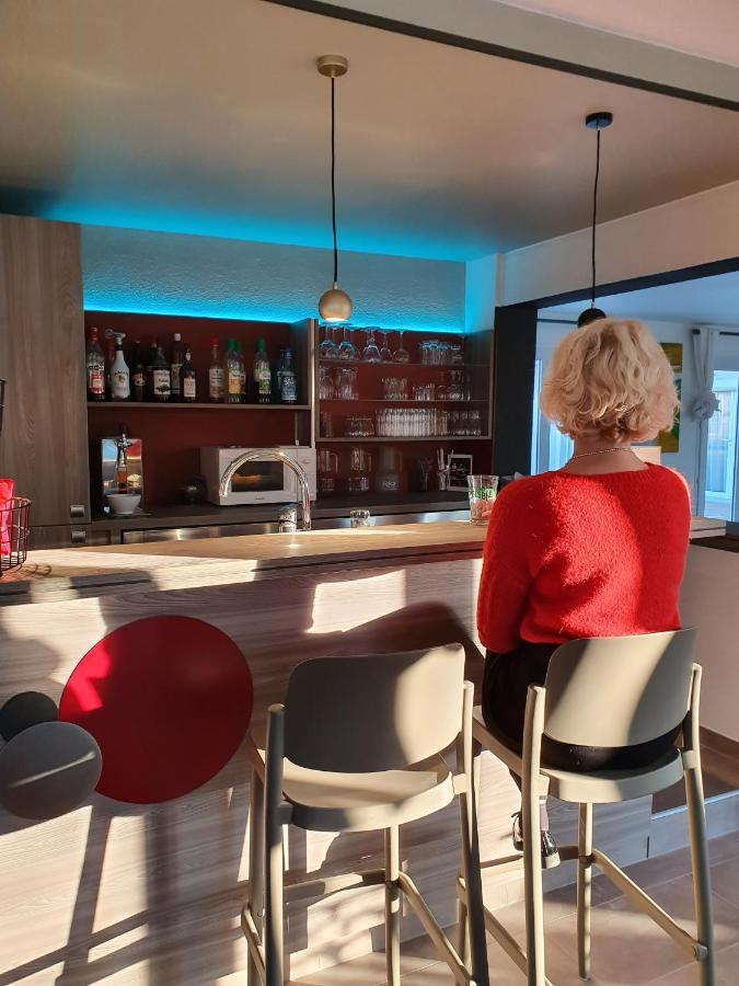 Hotel Saint Louis Le Thor Bagian luar foto